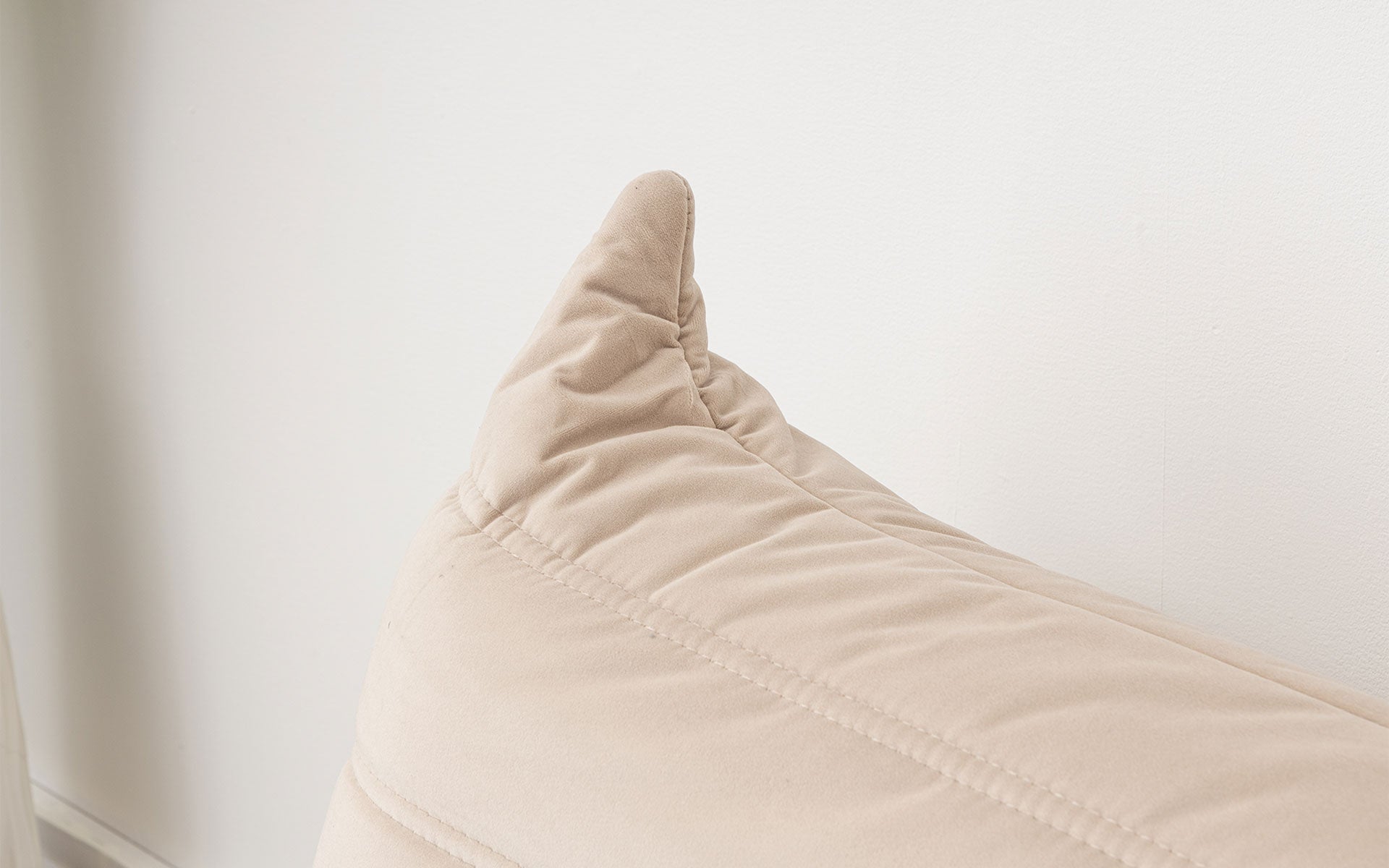 Linko Large Modern Tufted Lounge Chair