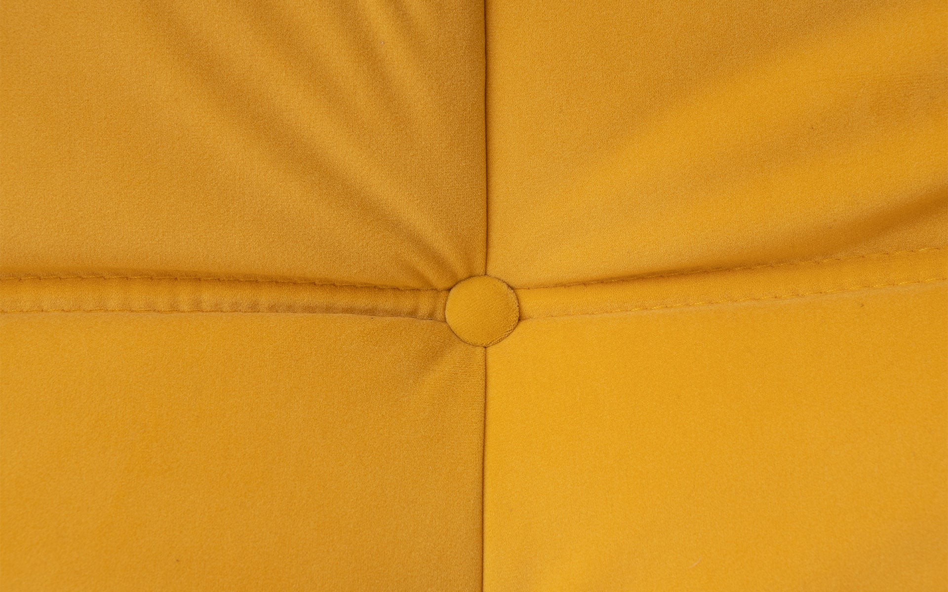 Linko Large Modern Tufted Lounge Chair