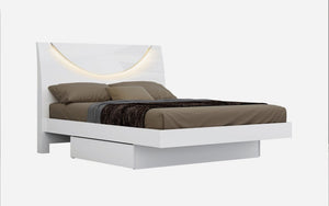 Benjamin White Bed Set