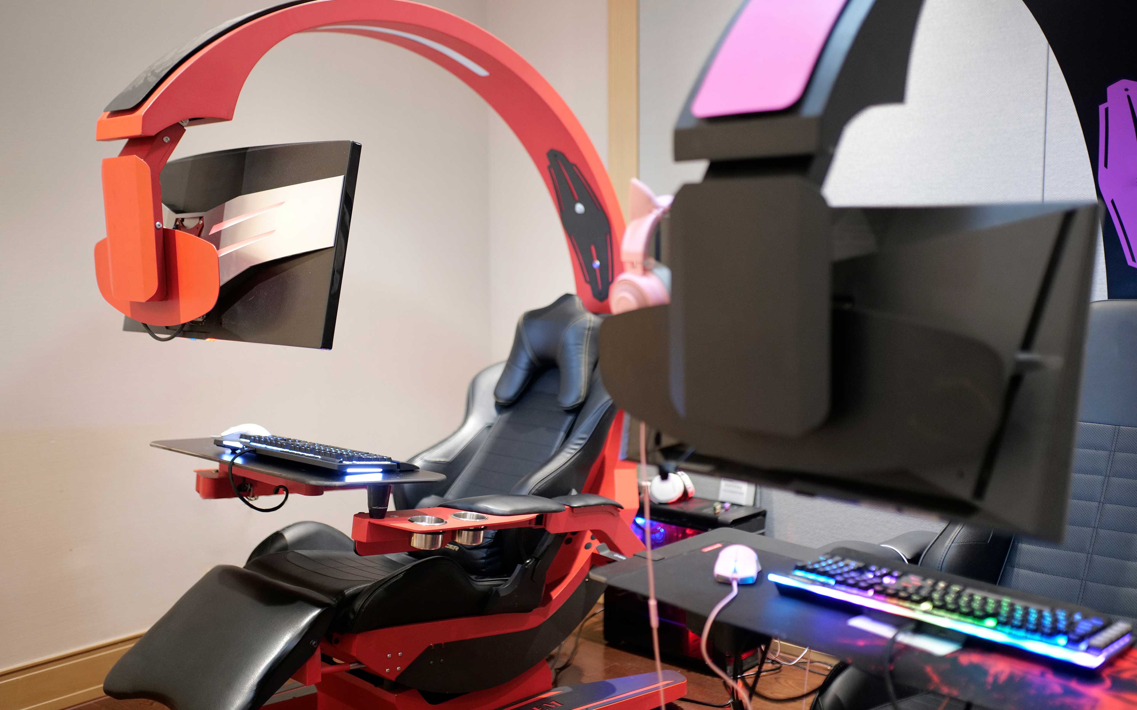 HAMISH ULTIMATE WORKING AND GAMING COMPUTER DESK WITH RECLINER